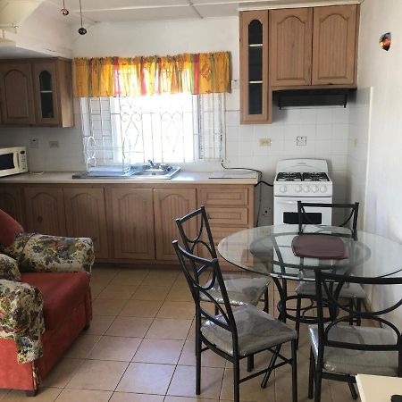 راناوي باي Club Caribbean Court Apartments المظهر الخارجي الصورة