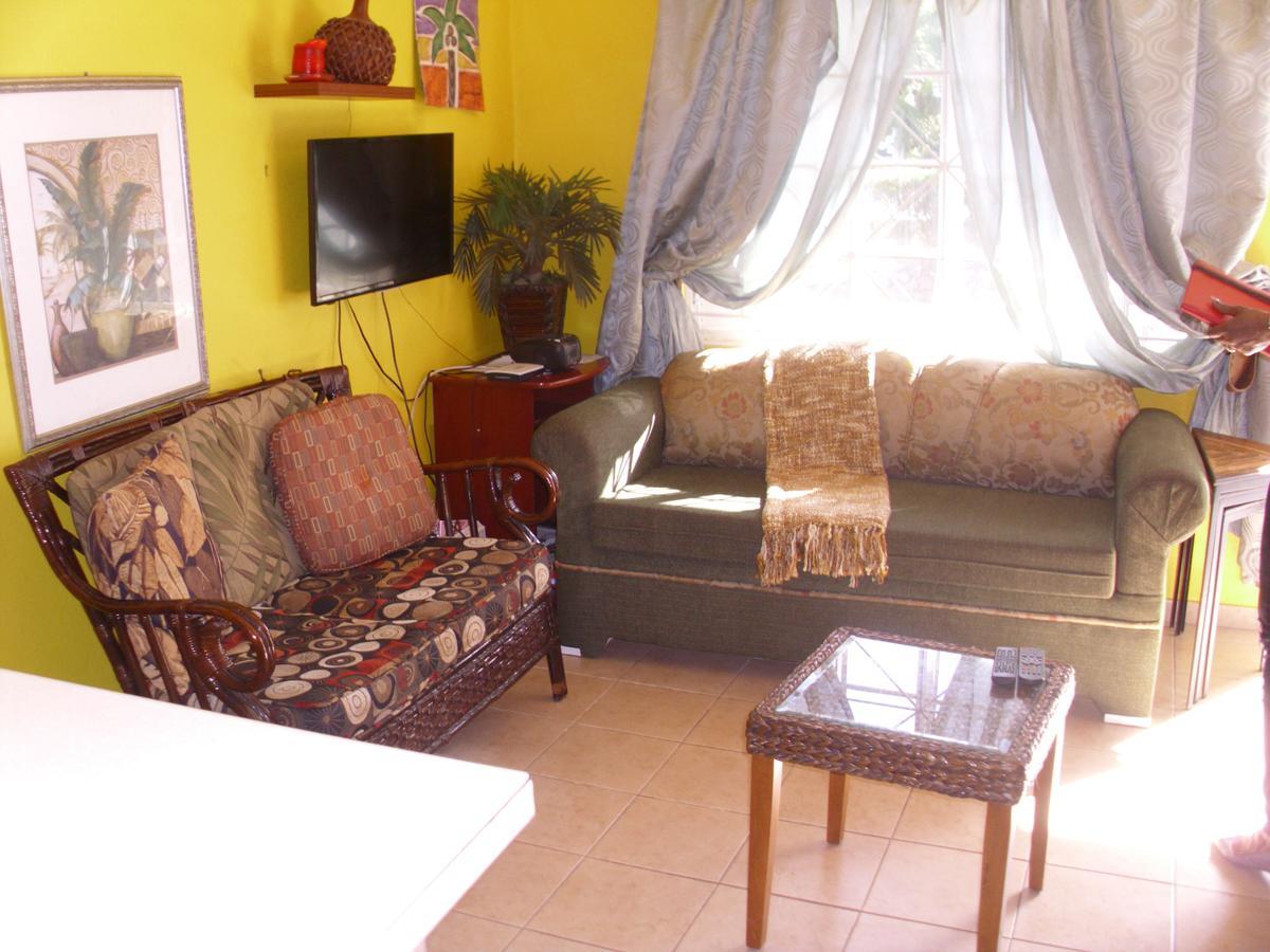 راناوي باي Club Caribbean Court Apartments المظهر الخارجي الصورة