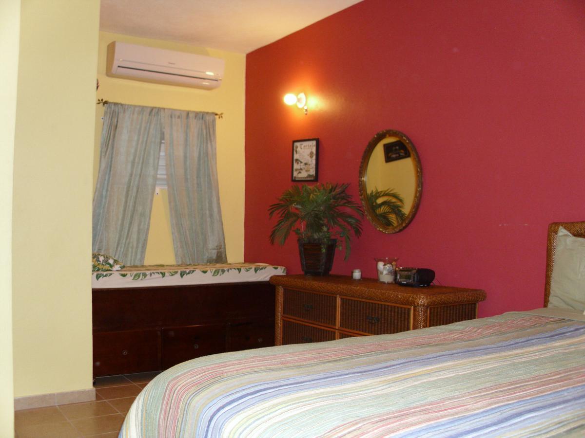 راناوي باي Club Caribbean Court Apartments المظهر الخارجي الصورة